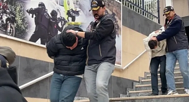 87 Yaşındaki Emekli Öğretmeni Dolandıran Şüpheliler Tutuklandı