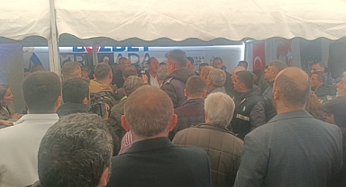 Bursa Büyükşehir Belediye Başkanı Mustafa Bozbey'e Vatandaş Buluşmasında Saldırı