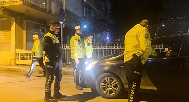 Bursa'da alkollü kadın sürücü polise direndi: 