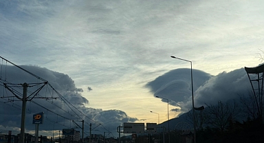 Bursa’da gökyüzünde oluşan sıra dışı bulutlar görsel şölen sundu