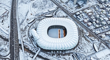 Bursa’da Kar Yağışı Timsah Arena’yı Beyaza Bürüdü