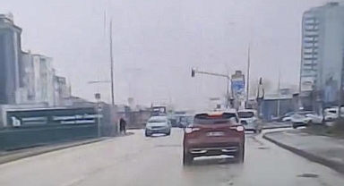 Bursa'da Ters Yöne Giren Otomobil Trafikte Paniğe Neden Oldu