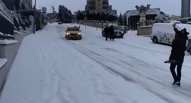 Bursa'da Yoğun Kar ve Buzlanma Kazaya Neden Oldu: O Anlar Kamerada