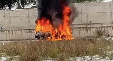 Bursa Gemlik’te Seyir Halindeki Otomobil Alev Alev Yandı