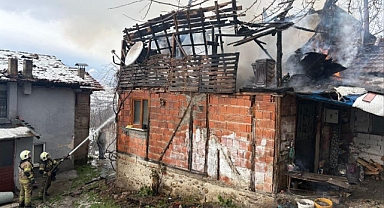 Bursa İnegöl'de Yangın: Tek Katlı Ev Kül Oldu