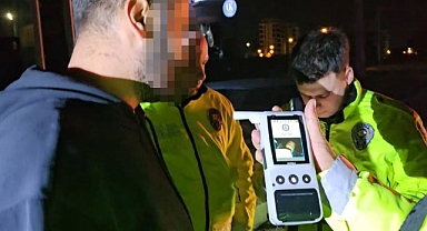 Bursa Nilüfer'de Alkollü Sürücü Bariyerlere Çarptı