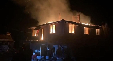 Bursa Orhaneli'de Köy Evinde Gece Yangını: Eski Muhtarın Evi Küle Döndü