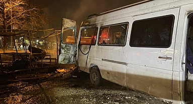 Bursa Osmangazi'de Baraka Yangını: Alevler Minibüse Sıçradı