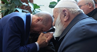 Cumhurbaşkanı Erdoğan, MYK öncesi Düzceli vatandaşlarla bir araya geldi