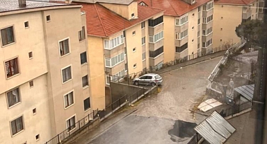 Gemlik’te Lodos ve Fırtına Ortalığı Birbirine Kattı: Çatılar Uçtu, Ağaçlar Devrildi