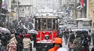 İstanbul'a Kar Geliyor: Hafta Sonu Sıcaklıklar Düşecek