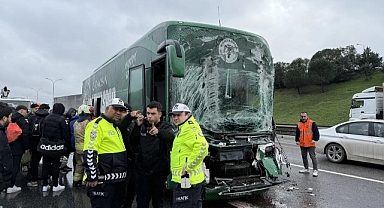 Konyaspor U19 Takımı Otobüsü TEM Otoyolu'nda Kaza Yaptı