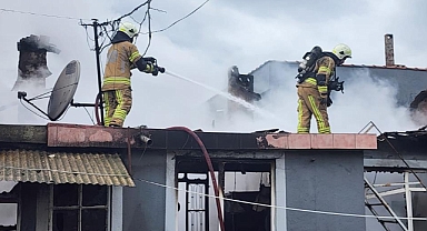 Mustafakemalpaşa’da Tek Katlı Ev Alevlere Teslim Oldu