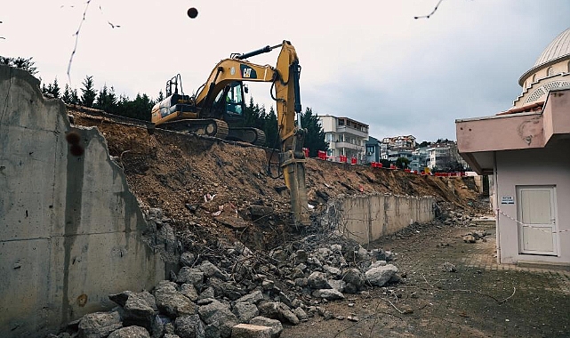 Nilüfer'de çöken istinat duvarı yenileniyor