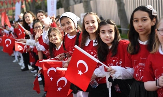 Okullar 'Bayrak Sevgisi' Temasıyla Başlayacak