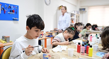 Osmangazi’de Çocuklar Kitaplardan İlham Alıp Ahşap Tasarımlar Üretiyor