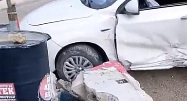 Uludağ Yolunda Kaza: Otomobil Bariyerlere Çarptı