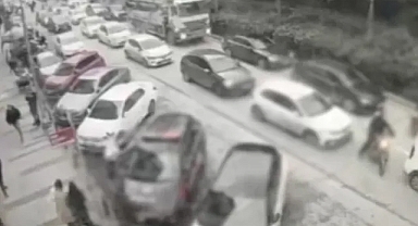 Aranan hükümlüyü dövmesi yakalattı