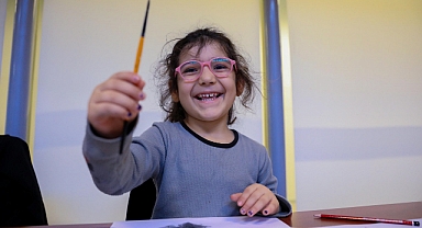 Bursa'da Çocuklar 'Bir Günlüğüne Ressam' Oldu