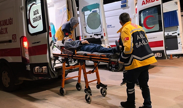 Bursa’da İki Otomobil Kafa Kafaya Çarpıştı: 3 Kişi Yaralandı