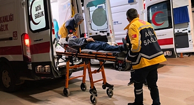 Bursa’da İki Otomobil Kafa Kafaya Çarpıştı: 3 Kişi Yaralandı