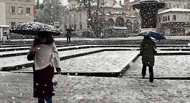 Bursa’da Kar Sürprizi: Şehir Beyaza Büründü