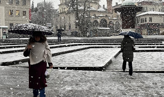 Bursa’da Kar Sürprizi: Şehir Beyaza Büründü