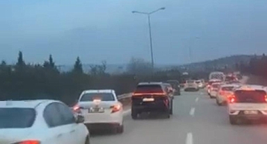 Bursa’da Örnek Trafik Duyarlılığı: Yoğunlukta Fermuar Sistemiyle Ambulansa Yol Açıldı