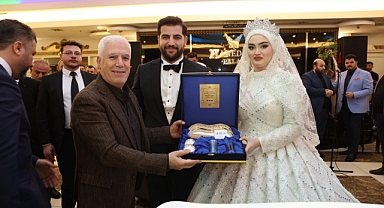 Bursa’da Protokolü Buluşturan Düğün