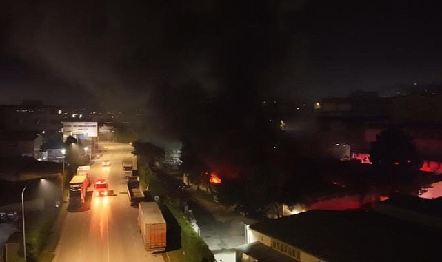 Bursa’da Tekstil Fabrikasında Gece Yangını: Sanayi Bölgesi Duman Altında Kaldı