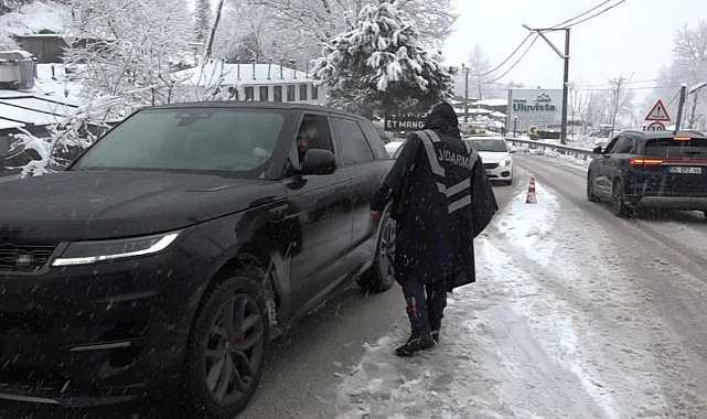 Bursa’da Yoğun Kar Yağışı: Uludağ Yolunda Zincirsiz Araçlara Geçit Yok
