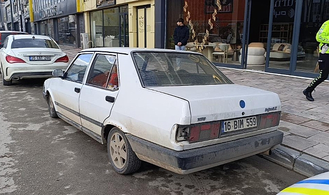 Bursa İnegöl'de Kaldırıma Çarpan Sürücü Güvenlik Kamerasından Tespit Edildi