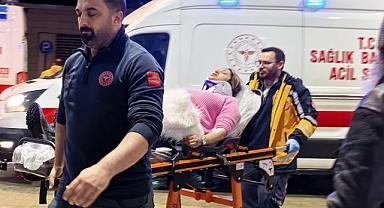 Bursa İnegöl’de Kontrolden Çıkan Otomobil Duvara Çıktı: 2 Yaralı