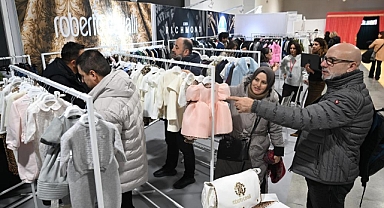 Bursa Osmangazi’de Altıparmak Caddesi’nde Paten Süren Gençler Trafiği Tehlikeye Attı