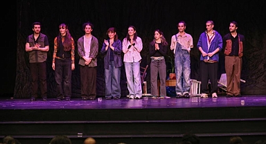 Bursa Tanpınar Yılı Etkinliği: 'Üç Nefeslik Rüya' Gösterisi Sanatseverlerle Buluştu