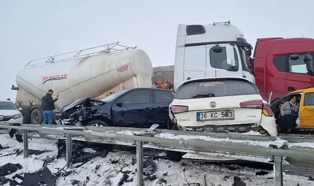 Erzurum’da Zincirleme Trafik Kazası: 20 Yaralı