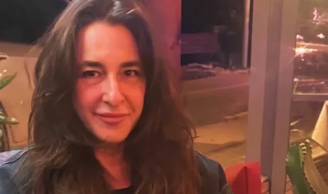 Esra Dermancıoğlu Sosyal Medyadan Gözlük Denemelerini Paylaştı