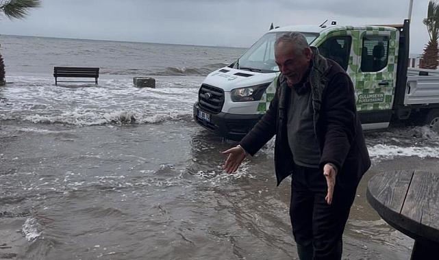 Gemlik’te Dev Dalgalar Sahil Yolunu Kapattı