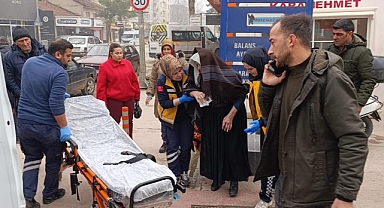 İnegöl'de PTT Kargo Minibüsünün Çarptığı Yaşlı Kadın Yaralandı