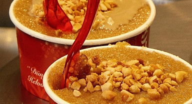 İnegöl’ün 125 Yıllık Helvacısı Cihan Bozacılar, Dondurmalı İrmik Helvasıyla Gençlerin Gözdesi