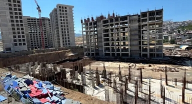 İzmir Büyükşehir Belediyesi Konut Skandalı: CHP'li Yetkililer Tutuklandı