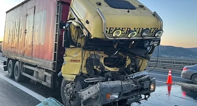 Kuzey Marmara Otoyolu'nda Kamyon Tıra Çarptı: Sürücü Yaralandı