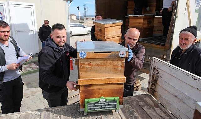 Mustafakemalpaşalı Arıcılara Kovan Desteği