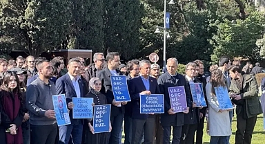 Özgür Özel, Boğaziçi Üniversitesi'nde dikilen akademisyenleri ziyaret etti