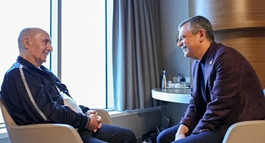 Özgür Özel, CHP eski Genel Başkanı Hikmet Çetin'i ziyaret etti