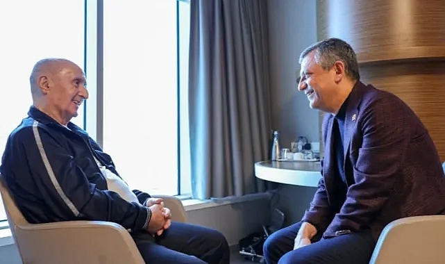 Özgür Özel, CHP eski Genel Başkanı Hikmet Çetin'i ziyaret etti