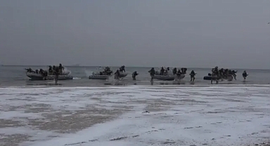 Türk ve İspanyol askerlerinden Almanya’da amfibi güç gösterisi
