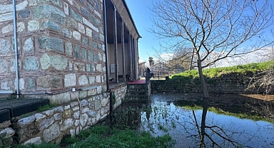 Uluabat Gölü'nün suları 625 yıllık camiyi tehdit ediyor