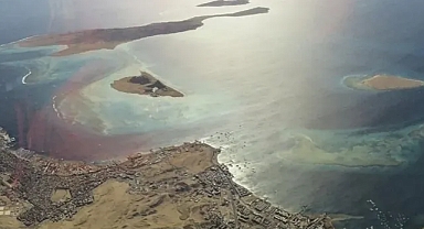 ABD Hürmüz Boğazı'nda İran Füze Üslerine Hava Operasyonu Düzenledi