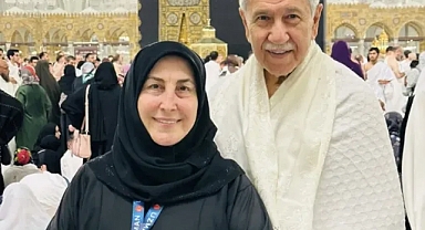 Bülent Arınç Umre Ziyaretinde! Kabe’den Dikkat Çeken Paylaşım